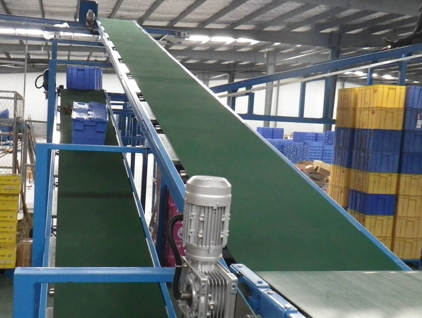 河北皮帶輸送機.jpg 河北皮帶輸送機.jpg